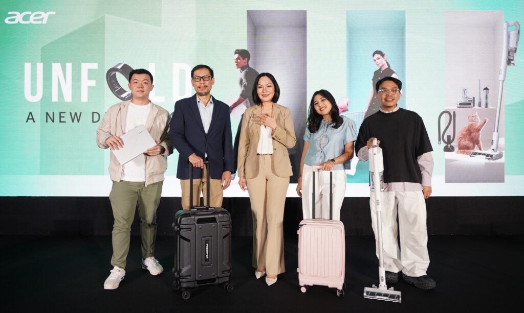 Matius-T-Consumer-Notebook-Product-Manager-Riko-G-Products-Solutions-Director-Acer-Indonesia-Leny-Ng-President-Director-of-Acer-Indonesia-Amanda-S-Products-Manager-dan-Zendy-Rusli-1-1024x613.jpg